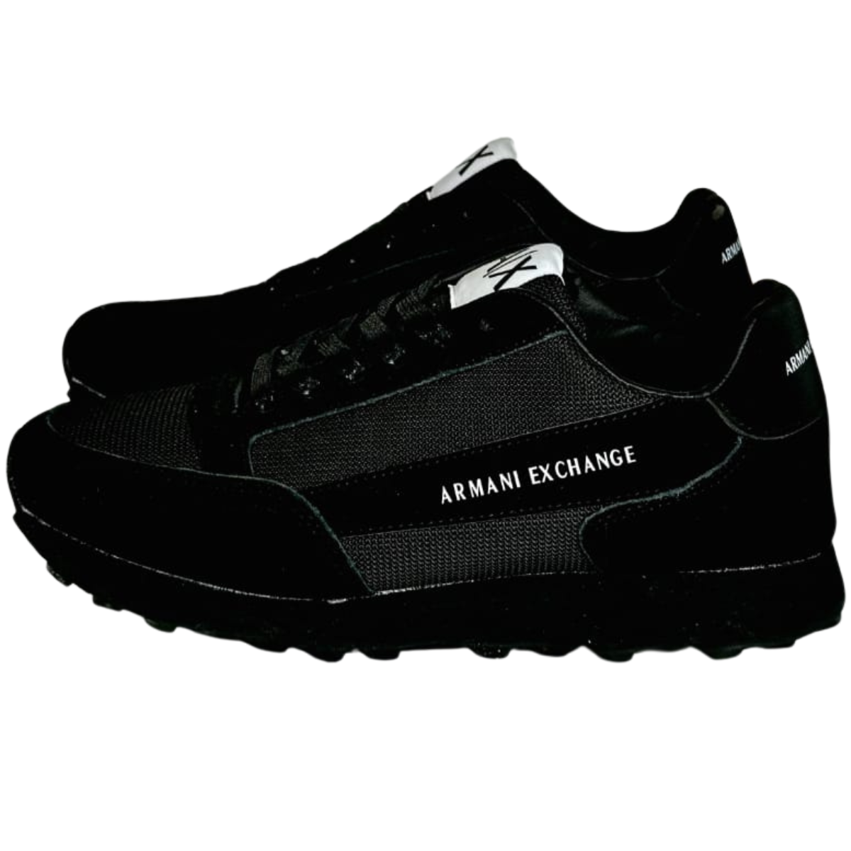 ARMANI EXCHANGE ZAPATOS HOMBRE: Elegancia y Estilo para Cada Ocasión En Onlineshoppingcenterg, sabemos que los Armani Exchange Zapatos Hombre son sinónimo de elegancia, calidad y modernidad. Si estás buscando un calzado que combine estilo y confort, estás en el lugar indicado. A continuación, te presentamos todo lo que necesitas saber para encontrar tus zapatos Armani ideales y realizar una compra exitosa.  ¿Por qué elegir ARMANI EXCHANGE ZAPATOS HOMBRE? 1. Diseño moderno y sofisticado Los zapatos Armani Exchange están diseñados para hombres que valoran la moda sin renunciar a la comodidad. La marca se caracteriza por su enfoque en las últimas tendencias, ofreciendo desde zapatillas Armani hombre casuales hasta zapatos Armani Exchange de correa más formales. Cualquiera que sea tu estilo, encontrarás opciones que se ajusten a tus necesidades.  2. Calidad garantizada Cada par de Armani Exchange zapatos está fabricado con materiales de alta calidad, lo que asegura durabilidad y resistencia. Ya sea que busques zapatillas Armani hombre precio accesible o zapatos Emporio Armani de lujo, puedes confiar en que obtendrás un producto que vale cada centavo.  3. Variedad de estilos Desde tenis Armani Exchange hombre hasta zapatillas Emporio Armani hombre, en nuestra tienda Onlineshoppingcenterg ofrecemos una amplia gama de opciones para diferentes ocasiones. Ya sea para una reunión casual o un evento formal, los zapatos Armani están diseñados para hacerte destacar.